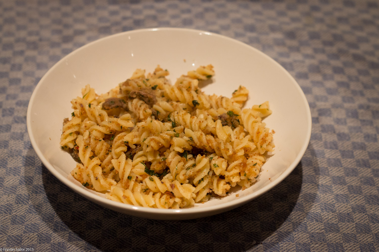 Fusilli mit Sardellen und Semmelbröseln | Fryslân Sailor Fusilli mit Sardellen und Semmelbröseln | Fryslân Sailor